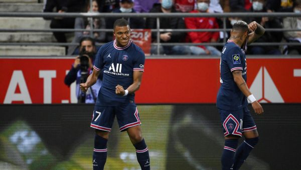 Paris Saint-Germain's French forward Kylian Mbappe celebrates scoring his team's first goal during the French L1 football match between Stade de Reims and Paris Saint-Germain (PSG) at Stade Auguste Delaune in Reims, northern France on August 29, 2021. (Photo by FRANCK FIFE / AFP)
