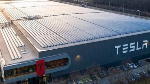 تيسلا تعتزم إنتاج أول سيارة من مصنع ألمانيا في أكتوبر 