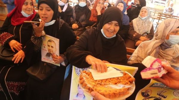احتفالات فلسطينية بنيل الاسرى حريتهم