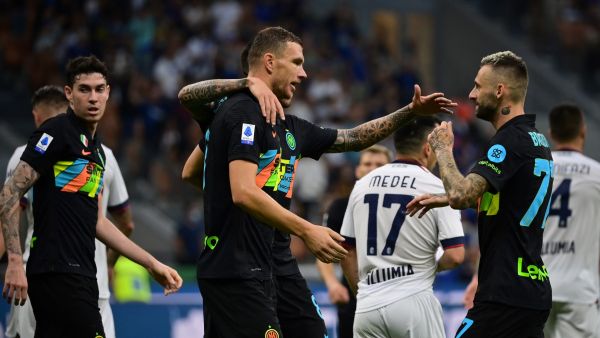 دجيكو (وسط) يتألق بعد نزوله بديلاً للمصاب خواكين كوريا