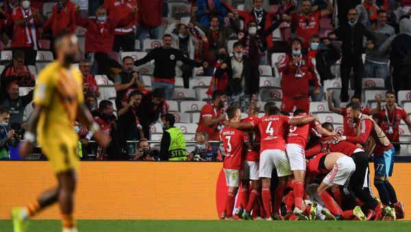 بنفيكا يلحق ببرشلونة الخسارة الثانية على التوالي في دوري أبطال أوروبا هذا الموسم