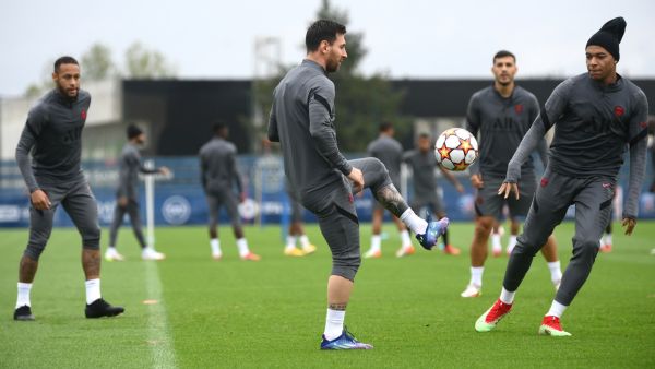 تدريبات باريس سان جيرمان تشهد مشاركة ميسي ونيمار ومبابي