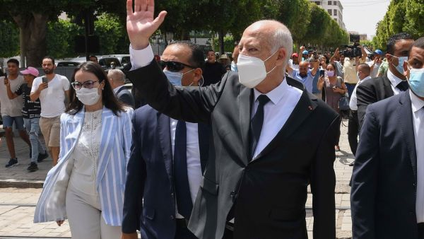 الطريق معبدة أمام قيس سعيد للتغيير