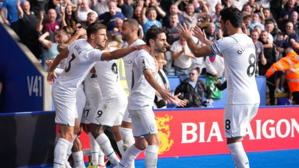 لاعبو سيتي يحتفلون بهدف سيلفا (وسط) (المصدر: حساب غوندوغان الرسمي على تويتر)