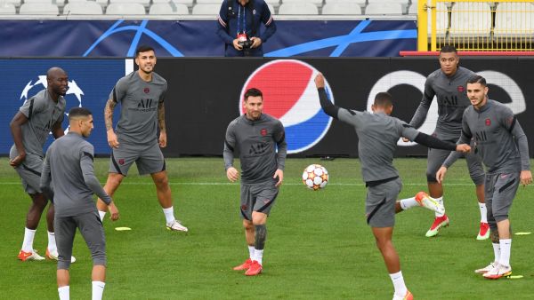 ميسي وزملاؤه خلال تدريبات باريس سان جيرمان