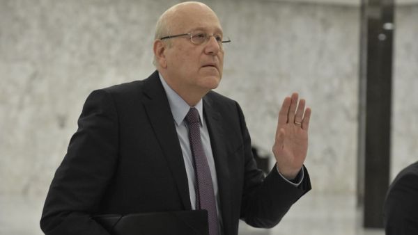 ورجحت مصادر مقربة من نجيب ميقاتي المكلف بتشكيل الحكومة، أن يتم الإعلان عن تشكيلة الحكومة الجديدة خلال 48 ساعة.
