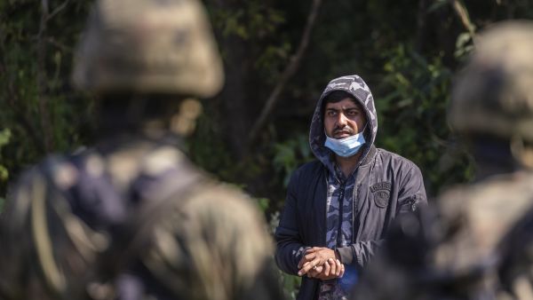 Poland weighs declaring emergency to combat migrants flood pushed by Belarus