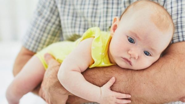 علاج الإمساك عند الأطفال بالأعشاب