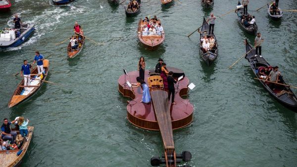 Giant Floating Violin 