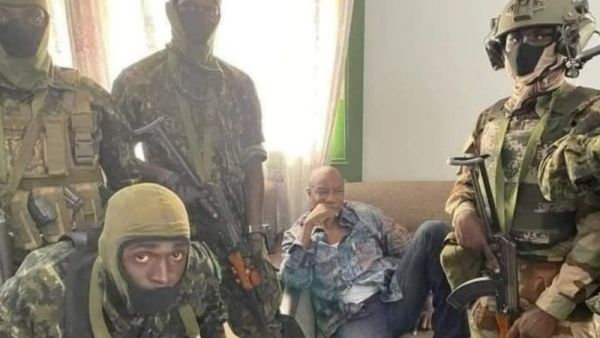 أعلنت القوات الخاصة في غينيا، أمس الأحد، القبض على الرئيس كوندي