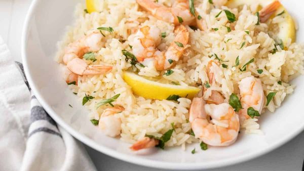 باييا الروبيان بالأرز والليمون والثوم