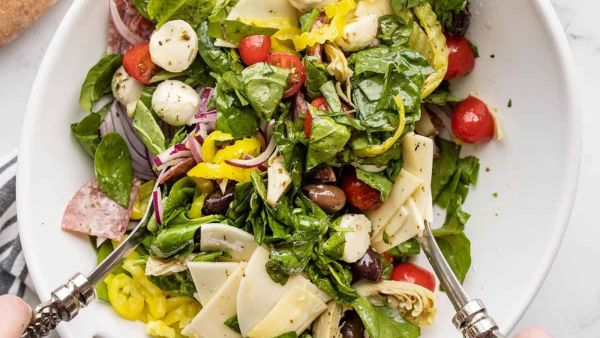 سلطة المقبلات الطازجة اللذيذة