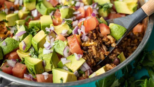 تاكو اللحم بالقرنبيط والأفوكادو