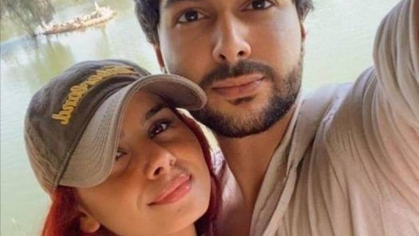 منة عرفة تعلن لمتابعيها عن مسابقة لحضور زفافها