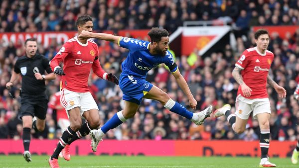 تاونزيند يعادل النتيجة لإيفرتون