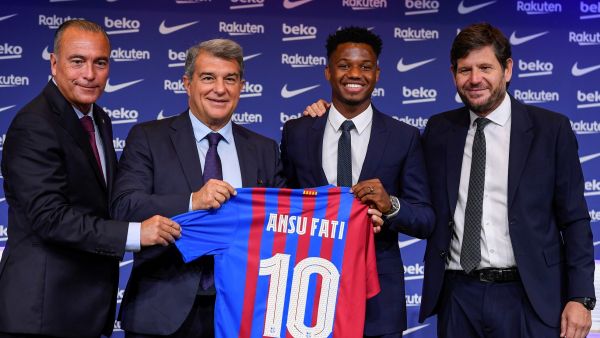 فاتي مستمر مع برشلونة حتى صيف 2027