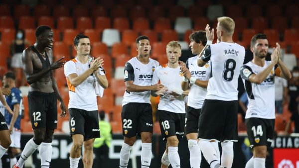 فالنسيا يسعى لمضاعفة محن برشلونة