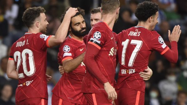 ليفربول يستقبل مانشستر سيتي في مباراة قمة مبكرة