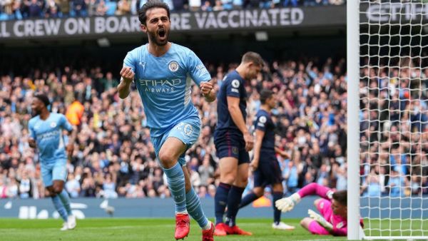 سيلفا يحتفل بهدفه