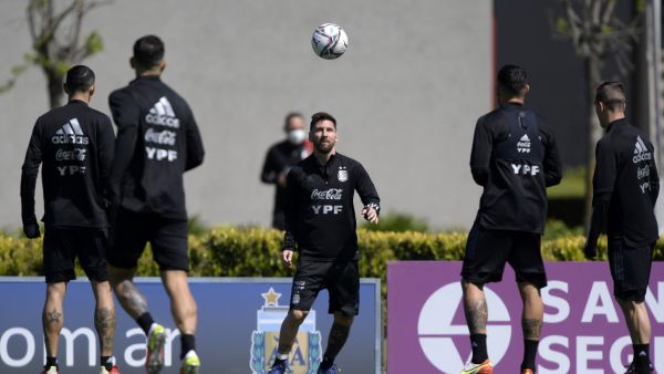 جانب من تدريبات الأرجنتين