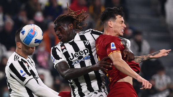 كين (وسط) يسجل هدف انتصار يوفنتوس