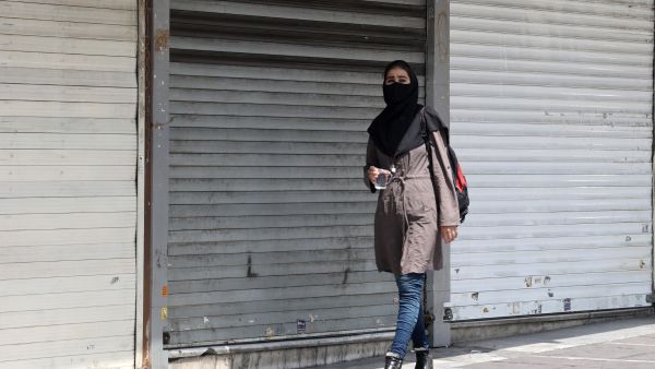 Iranian healthcare workers desperate to leave the country amid pandemic