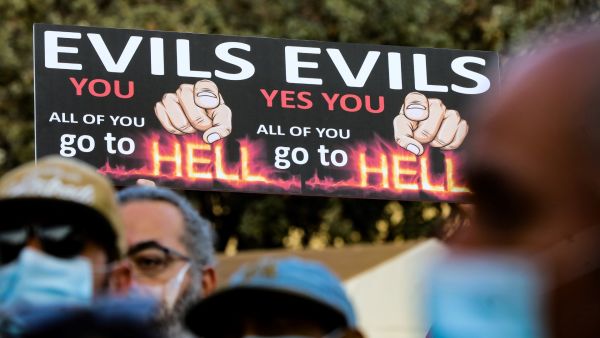 Lebanese Protest Fuel Shortage, Power Outage