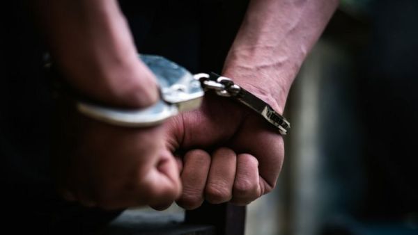 السلطات السعودية تلقي القبض على شخص اعتدى على مسن جسديًا ولفظيًا