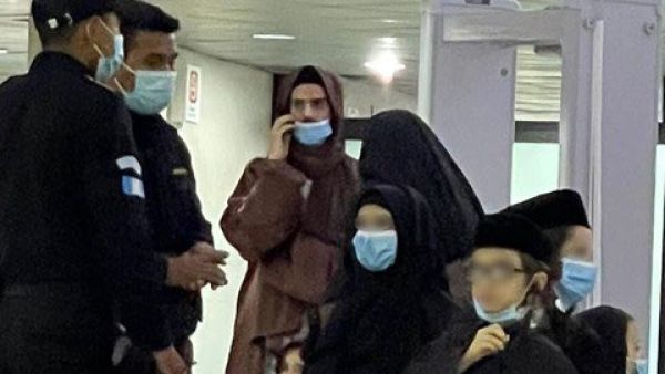 عائلة يهودية في مطار غواتيمالا