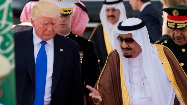 Trump (L) Saudi King 