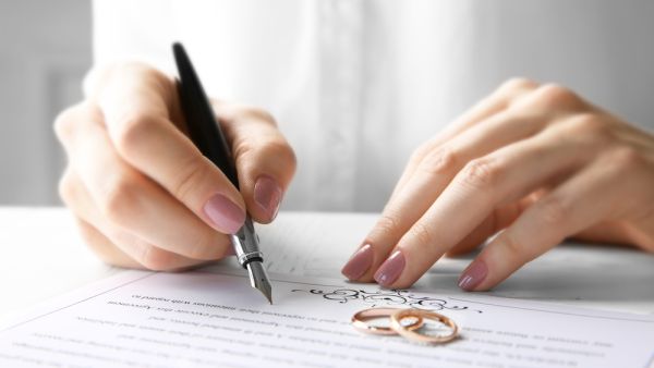 Bride plans to send letters to family telling them they're NOT invited to her wedding