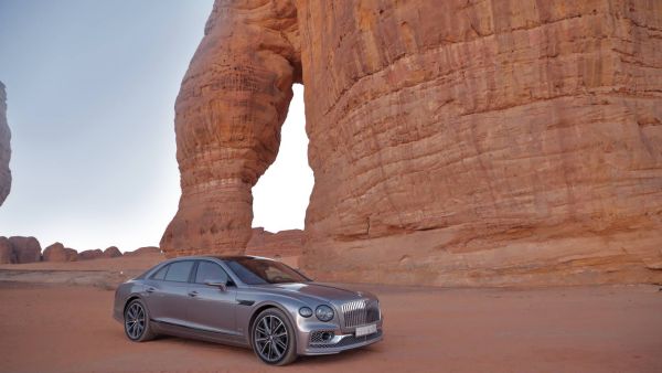 استكشاف روائع موقع التراث العالمي في العُلا مع Flying Spur –  Bentley Motors تنشر فيلماً جديداً يصوِّر جمال الطبيعة الأخّاذ
