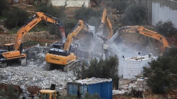القدس.. الإحتلال الإسرائيلي يهدم 3 منشآت فلسطينية