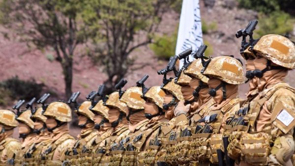 عرض عسكري لطالبان 