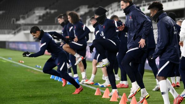 جانب من تدريبات منتخب فرنسا الاستعدادية لمواجهة فنلندا