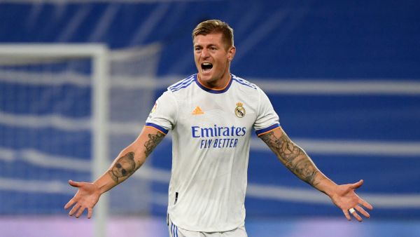 كروس يحتفل بهدفه