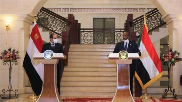 الرئيس المصري عبد الفتاح السيسي وقائد الجيش السوداني عبد الفتاح البرهان