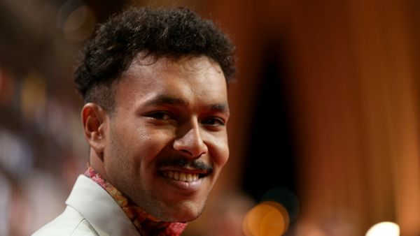 ويجز ينفعل على إحدى الصحفيين ويقوم بهذا التصرف الصادم! (فيديو)