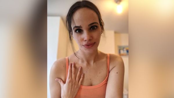 ابنة عمرو دياب تكشف للمرة الأولى عن معاناتها من التوحد