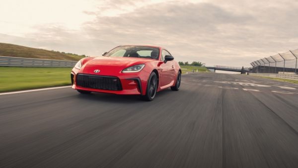 تويوتا تعيد تسمية GR 86 إلى GR86