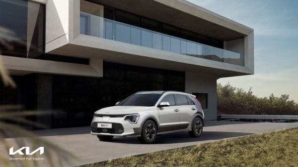 كيا تطرح الجيل الجديد من نيرو 2023 بمحركات كهربائية