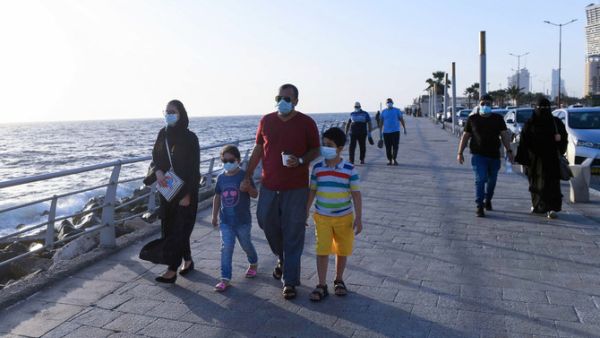 Saudis on the Jeddah beach front 