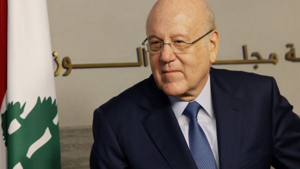 Top Arab League official lands in Lebanon