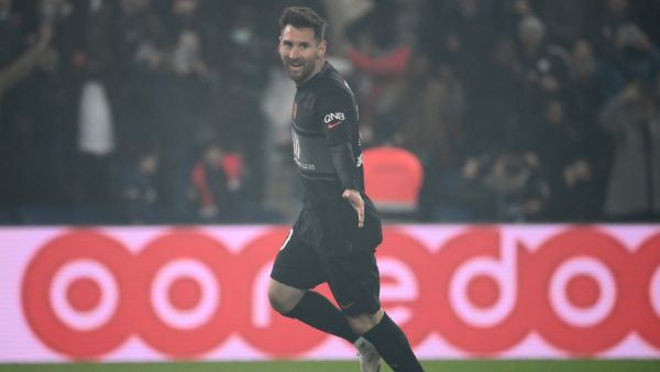 ميسي يقود الباريسيين لفوز جديد