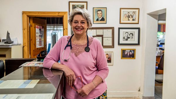  Angelique Coetzee: المتحور الجديد المرعب 