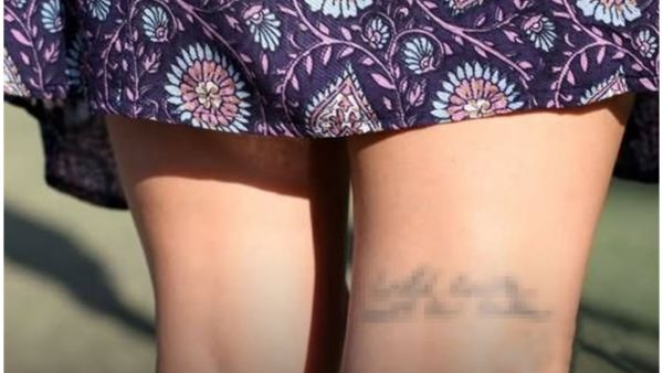 بريطانية وشمت آية قرآنية على ساقها