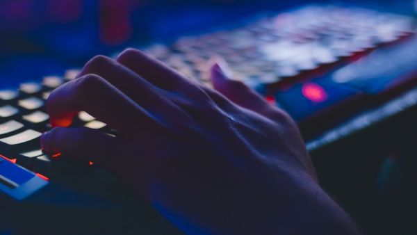 خدمات سحابية جديدة من «في إم وير» متوفرة الآن لعملاء أمازون ويب سيرفيسز (AWS)   