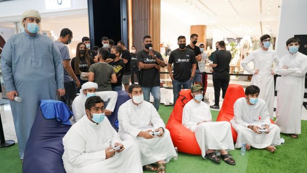 إقبال كبير على منافسات بطولة فيفا 2022 في 06 مول