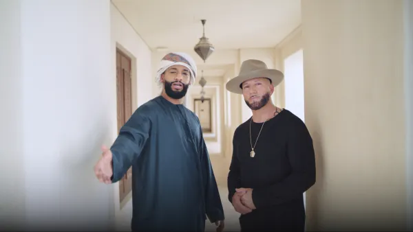 لقاء بين الموسيقي الكندي وشاعر الصلام الإماراتي لتأليف مقطوعة موسيقية  للاتحاد للطيران من وحي عام الخمسين