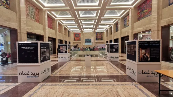 بريد عُمان تدشن معرضاً في الأوبرا جالاريا لإبراز أهم محطات العطاء في مسيرة عمل صاحب السمو السيد طارق بن تيمور آل سعيد – رحمه الله